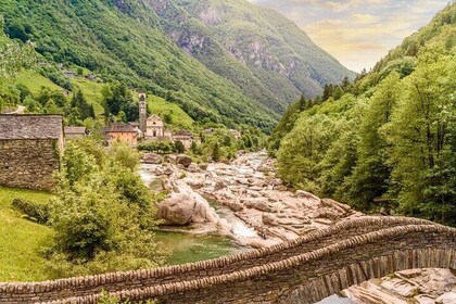 Valle Verzasca: Ascona 007 Dam & Crystal Waters Swimming