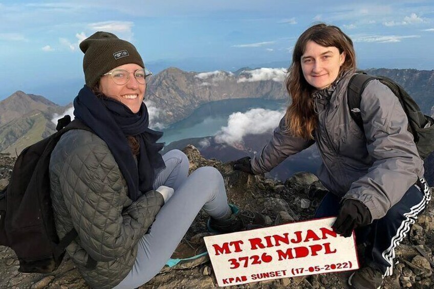 Mount Rinjani Trekking Summit Full View Point 3726m ( 2Days 1Night )