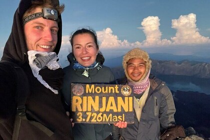 Mount Rinjani Trekking Summit Full View Point 3726m ( 2Days 1Night )