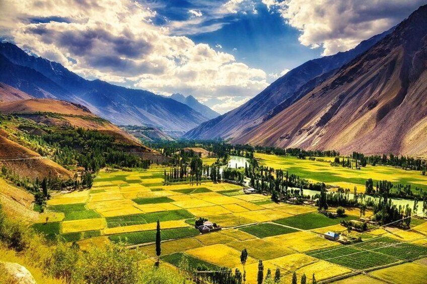 9 Days Tour to Hunza, Phandar and Shandur from April to October