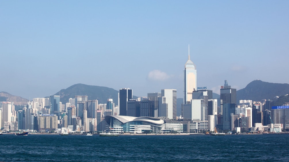 正在顯示第 4 張相片,共 5 張。 Hong Kong panoramic view from Victoria Harbour