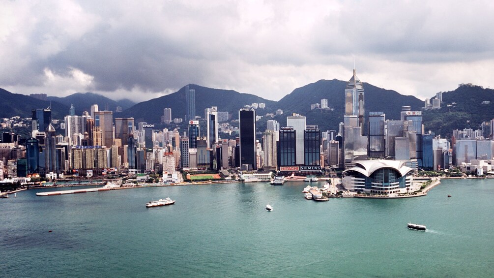 正在顯示第 2 張相片,共 5 張。 Aerial view of the beautiful Victoria Harbour in Hong Kong