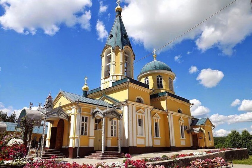 Moldova best to discover Hincu Monastery &bigest wine cellar 