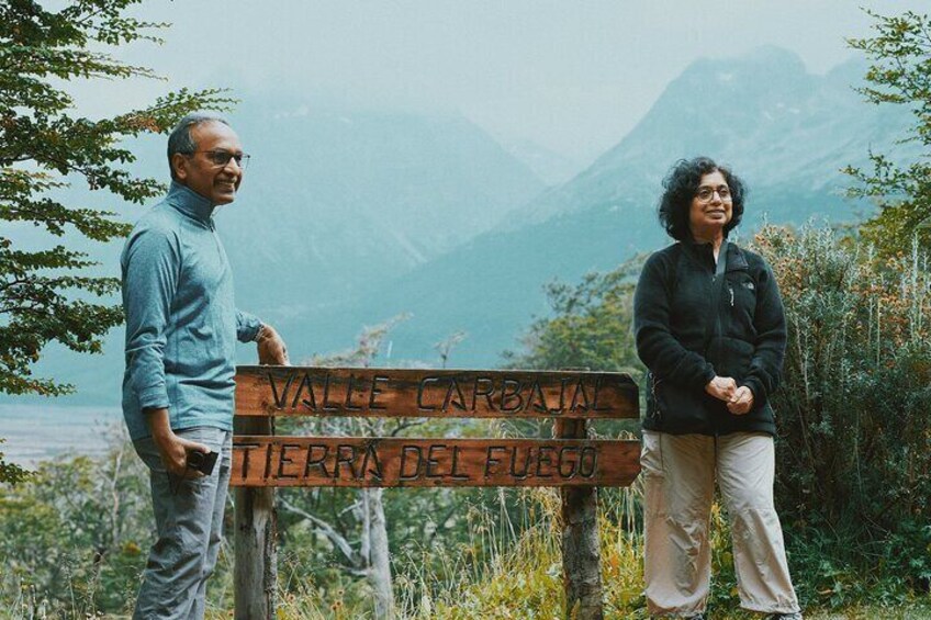 Andes crossing: Escondido and Fagnano lakes with lamb included