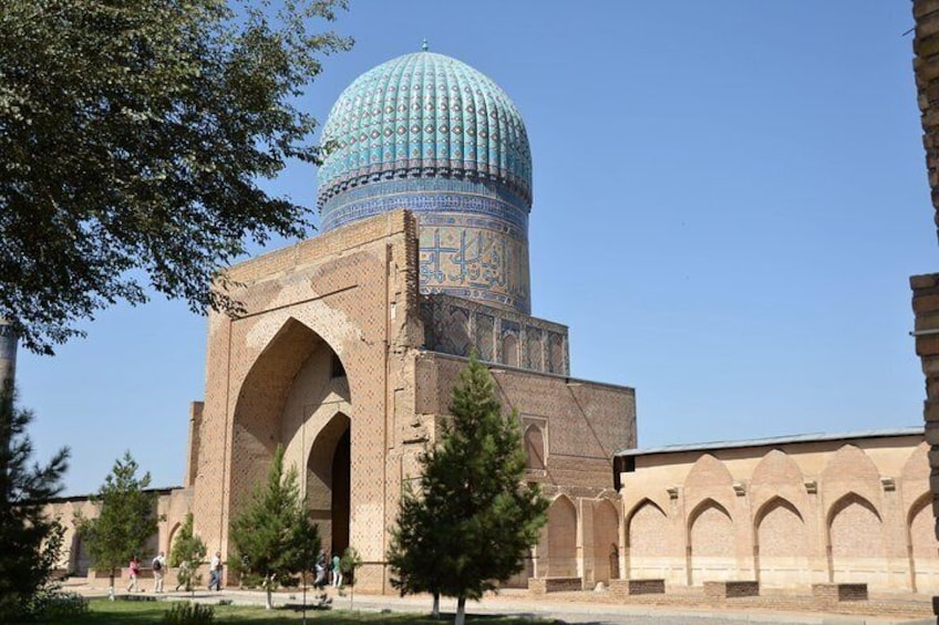 Guide / excursion service in Samarkand