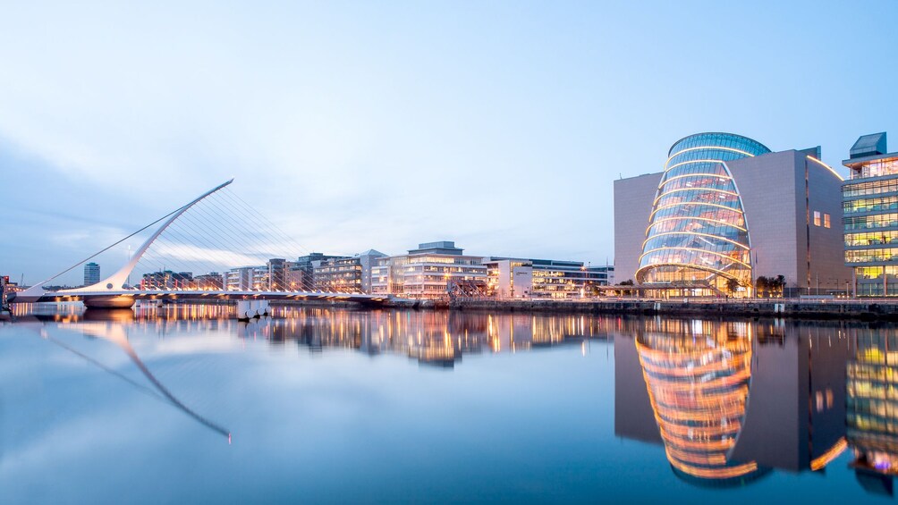 Breathtaking view of Dublin at night 