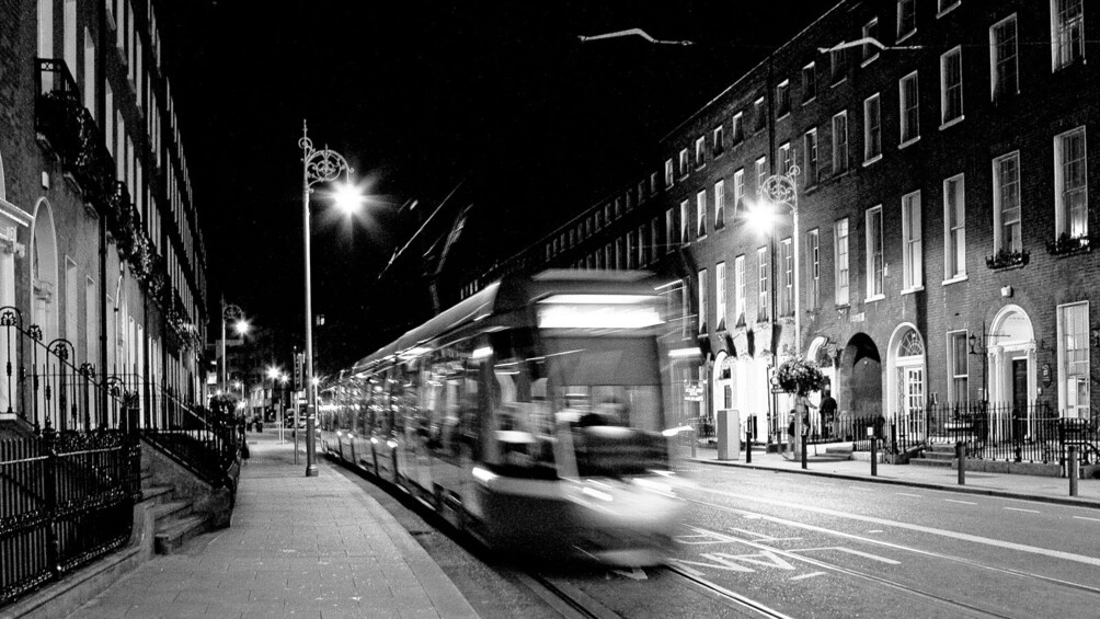 Black and white photo of bus at night in Dublin