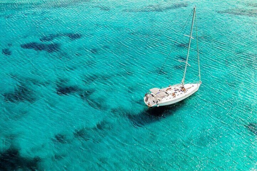 Private sailing cruise to Delos and Rhenia islands