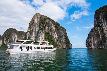 Halong Premium Cruise-Full Day Tour with Lunch, Caving, Titop Hiking,Kayaki...