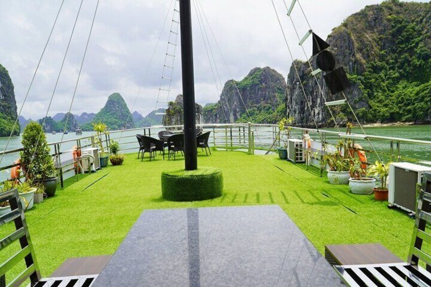 Halong Cruise Day Tour with Lunch, Cave Explore & Titop Island 