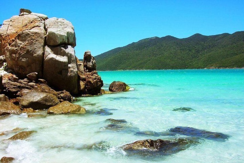 Arraial do Cabo - Boat Tour, Lunch and Guided Transport