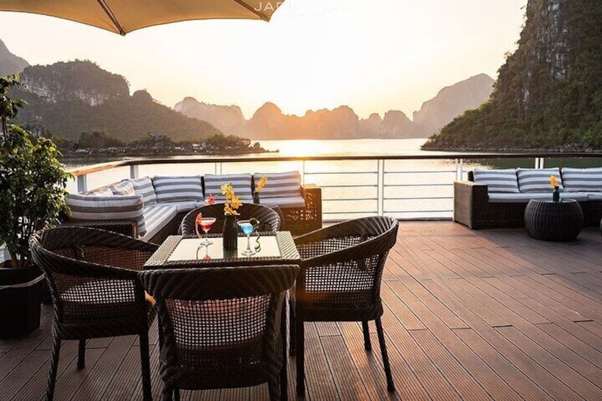 Jade Sails – Halong & Lan Ha Bay The Most Luxurious Day Tour