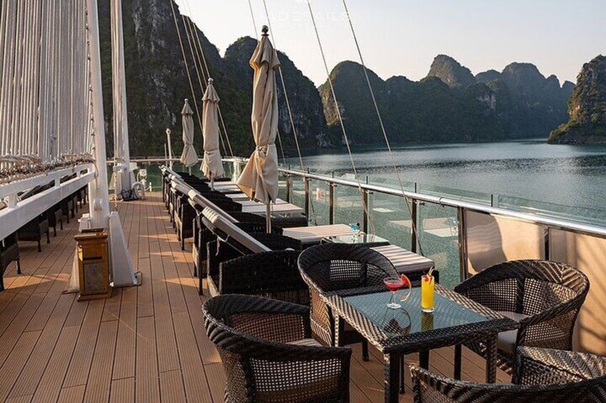 Jade Sails – Halong & Lan Ha Bay The Most Luxurious Day Tour