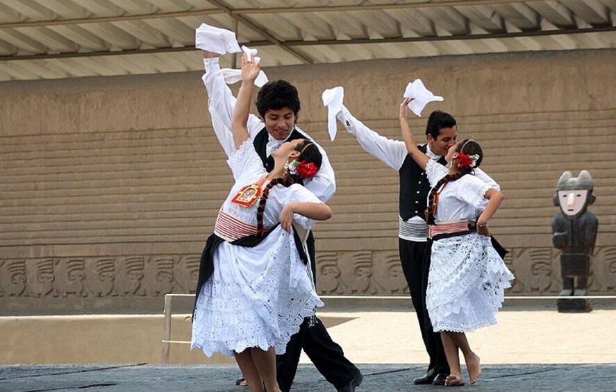Peruvian Paso Horse & Marinera show with lunch in Trujillo