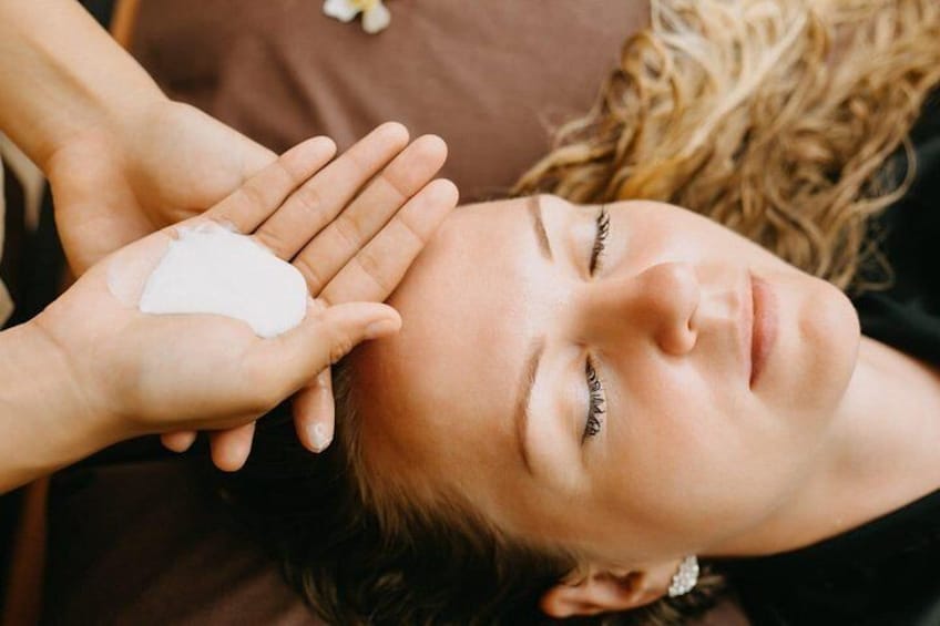 Balinese massage & Hair Creambath