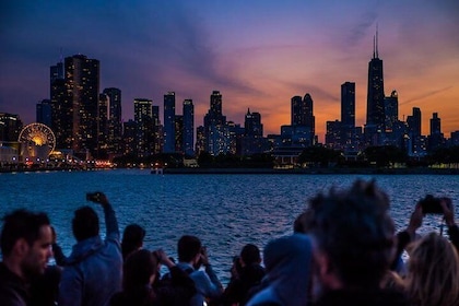 Chicago by Night: 90 Minute River and Lakefront Cruise