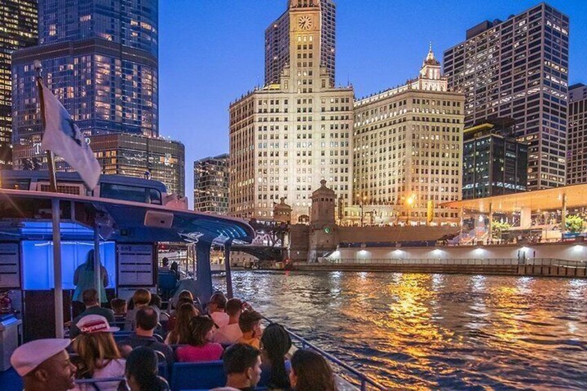 Chicago by Night: 90 Minute River and Lakefront Cruise