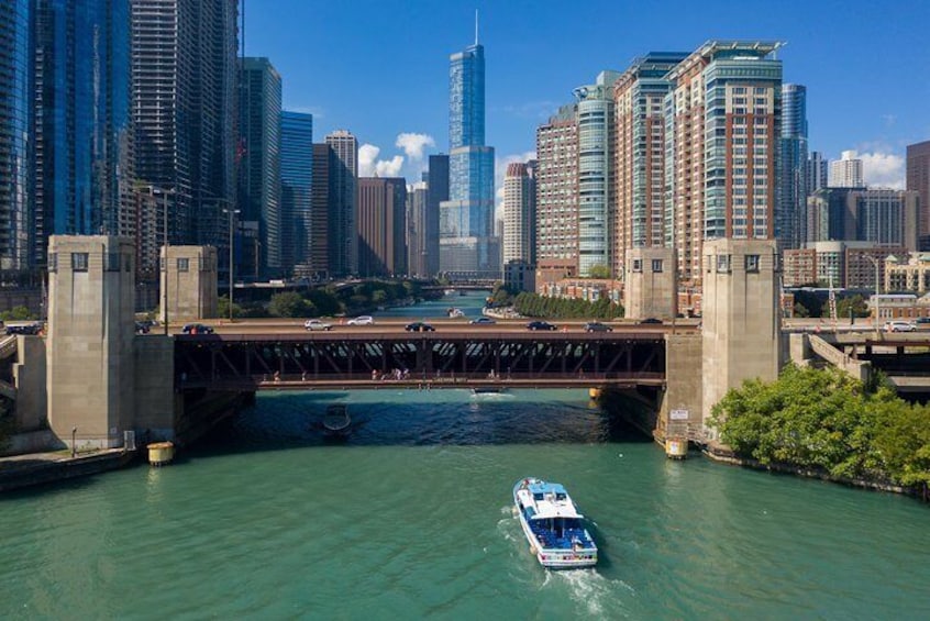 Chicago Urban Adventure River and Lake Cruise