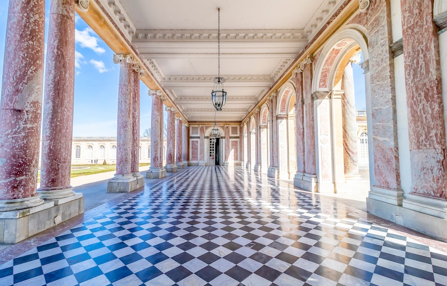 Palace of Versailles: Entry Ticket & Self-Guided Audio Tour