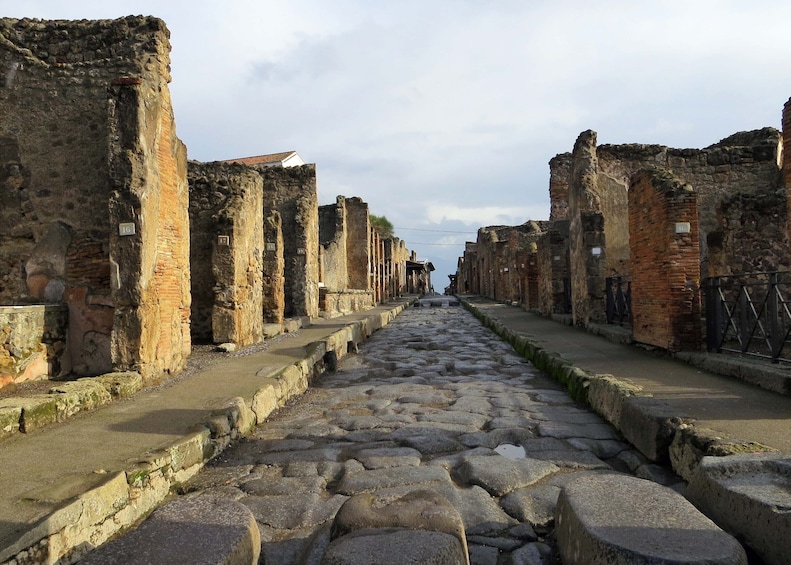 Transfer Naples-Amalfi coast with 2h stop in Pompeii