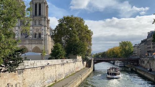 ปารีสในหนึ่งวัน - ทัวร์ส่วนตัวกึ่งวีไอพีพร้อมล่องเรือในแม่น้ำ