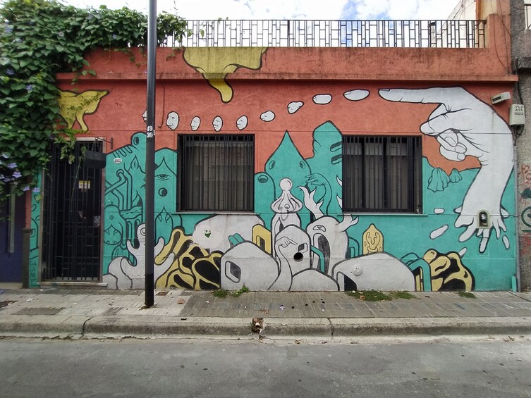 Malbec Wine and Urban Art Experience Tour in Buenos Aires