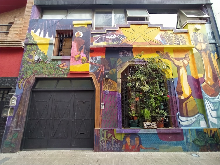 Malbec Wine and Urban Art Experience Tour in Buenos Aires