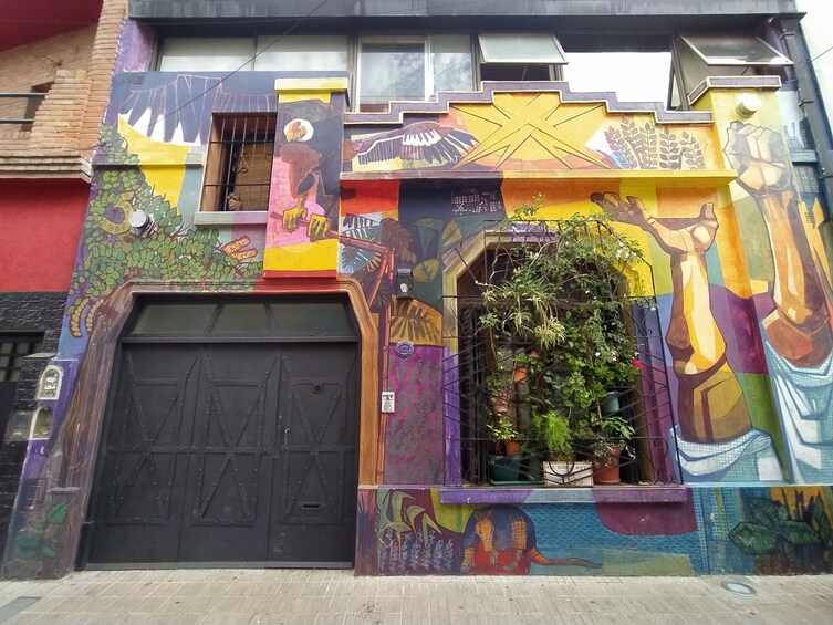 Malbec Wine and Urban Art Experience Tour in Buenos Aires