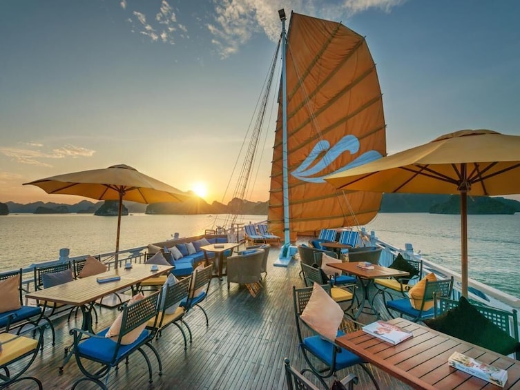 4-DAY PARADISE SAILS WITH 2 NIGHTS HOTEL 1 NIGHT ON BOARD