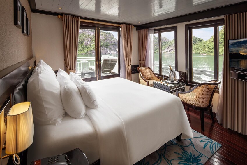 5-DAY PARADISE SAILS WITH 2 NIGHTS HOTEL 2 NIGHTS ON BOARD