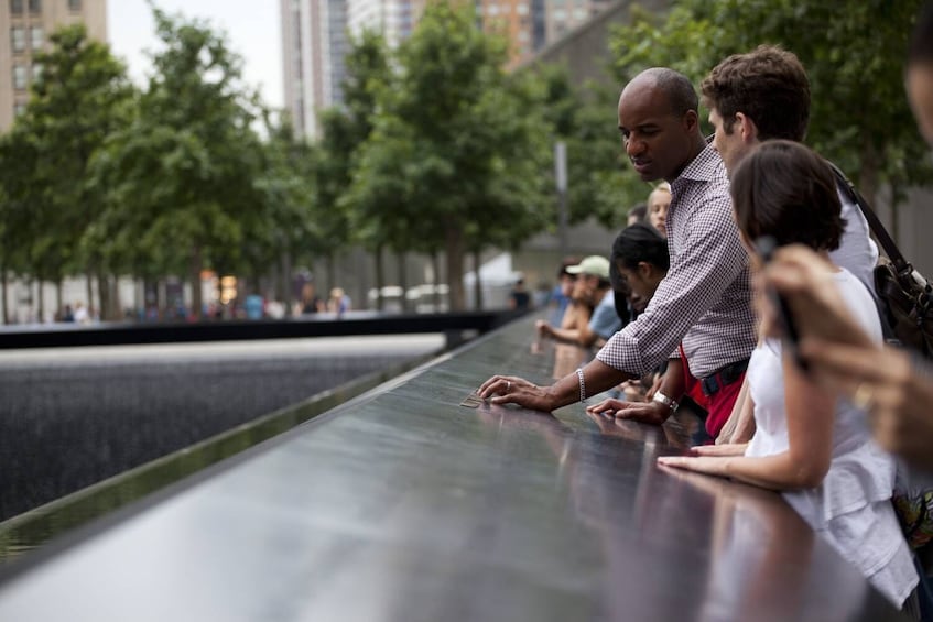 NYC Ground Zero: Family Tour with Ticket for 9/11 Museum