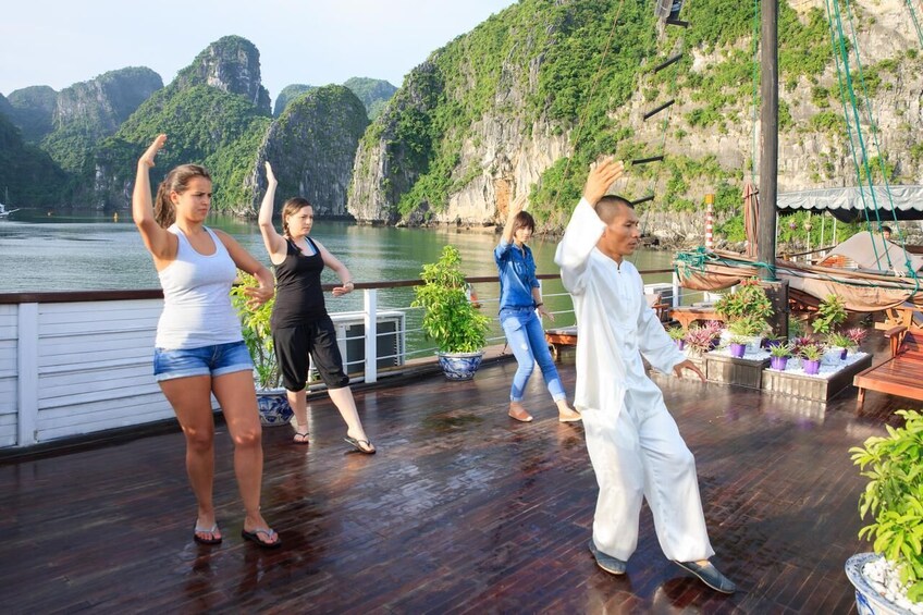 3-DAY GARDEN BAY PREMIUM CRUISE WITH 1 NIGHT HOTEL 1 NIGHT O