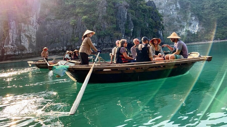 3-DAY HALONG SAILS WITH 1 NIGHT HOTEL 1 NIGHT ON BOARD