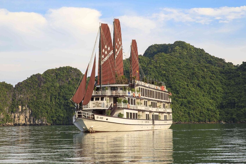 4-DAY VICTORY STAR CRUISE WITH 2 NIGHTS HOTEL 1 NIGHT ON BOA