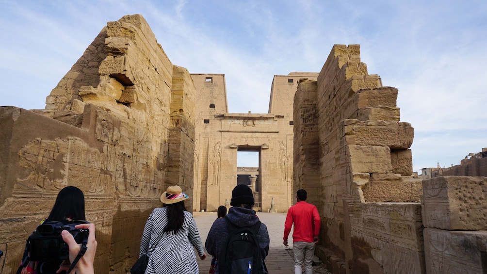 From Luxor: Day Trip to Edfu and Kom Ombo