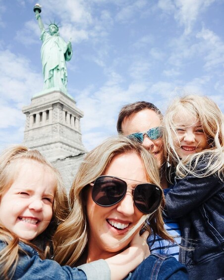 New York: Statue of Liberty Private Tour for Families