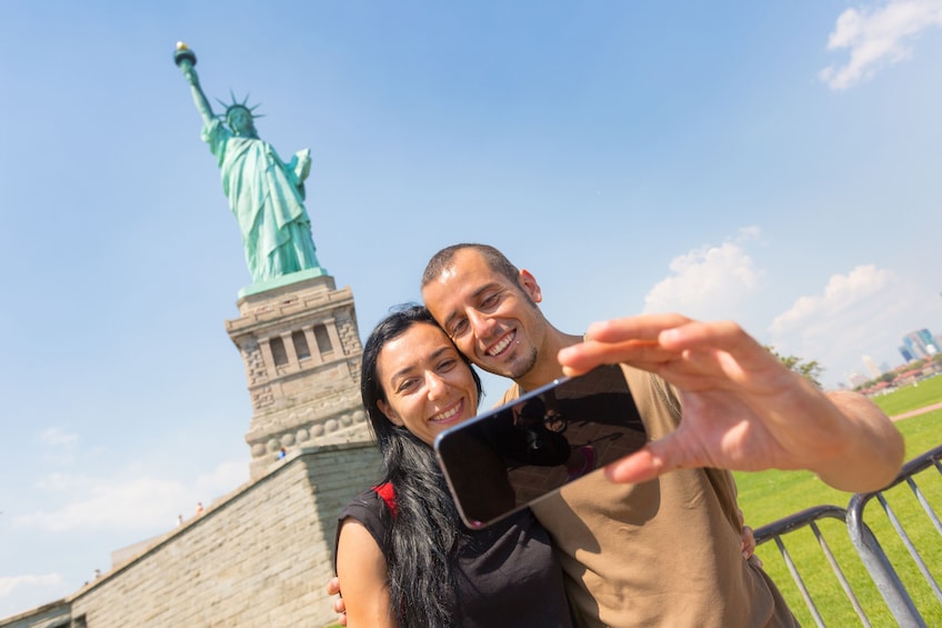 New York: Statue of Liberty Private Tour for Families