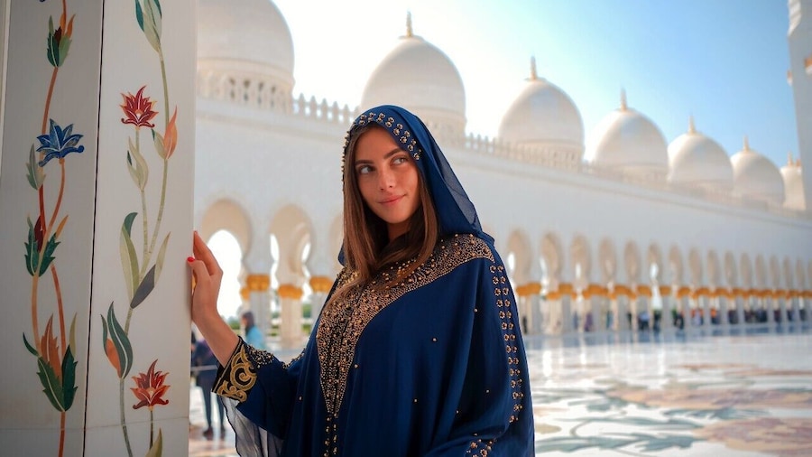 From Dubai: Abu Dhabi City Sightseeing Tour & Sheikh Zayed Mosque
