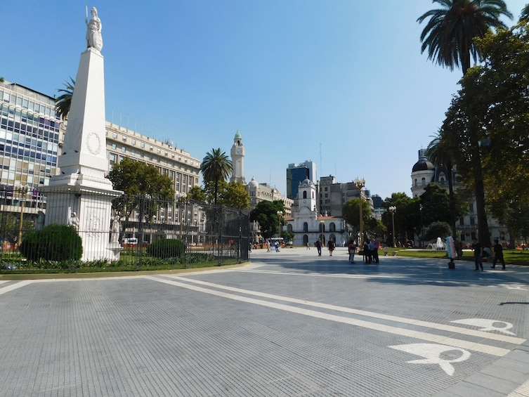 Walking Tour of the Plaza de Mayo in Buenos Aires