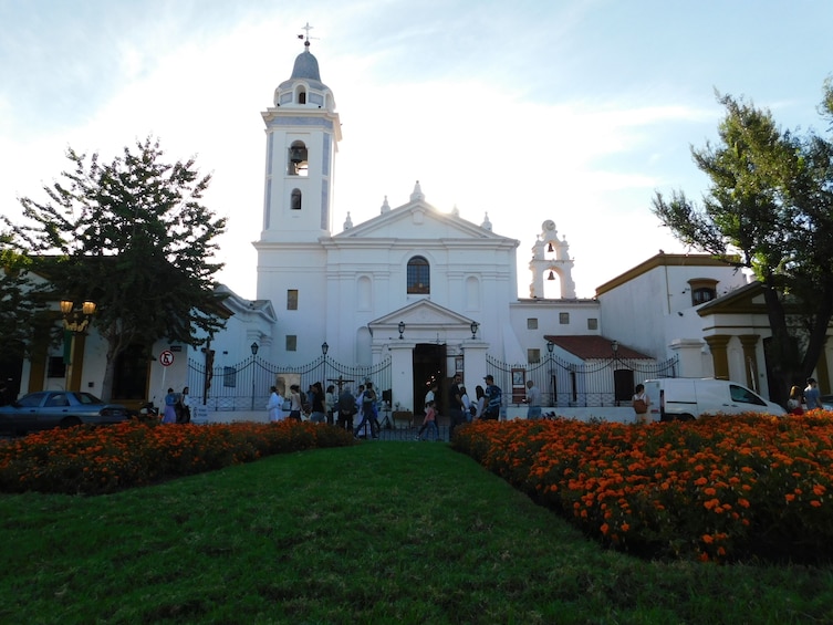 Walking Tour of the Recoleta Neighborhood in Buenos Aires 