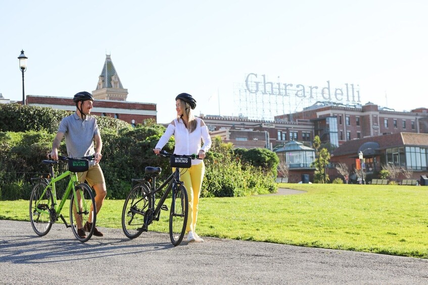 Grand City Bus & Free Walking Tour - Optional 4h Bike Rental
