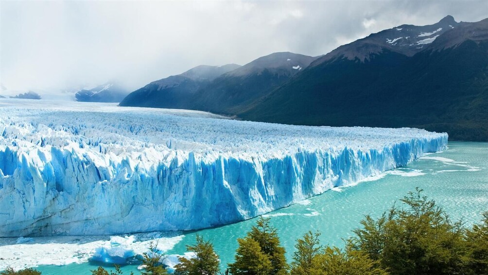 Private Full Day to El Calafate with Airfare from Buenos Air