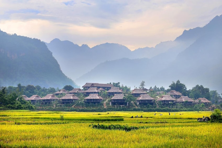 Jeep tour: 3 days mountain retreat Mai Chau