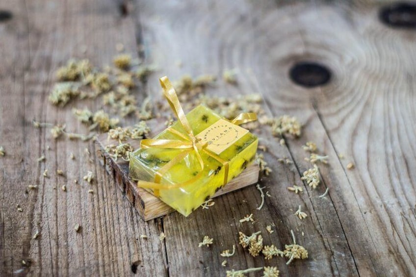 VIANA Immortelle soap with Immortelle flowers
