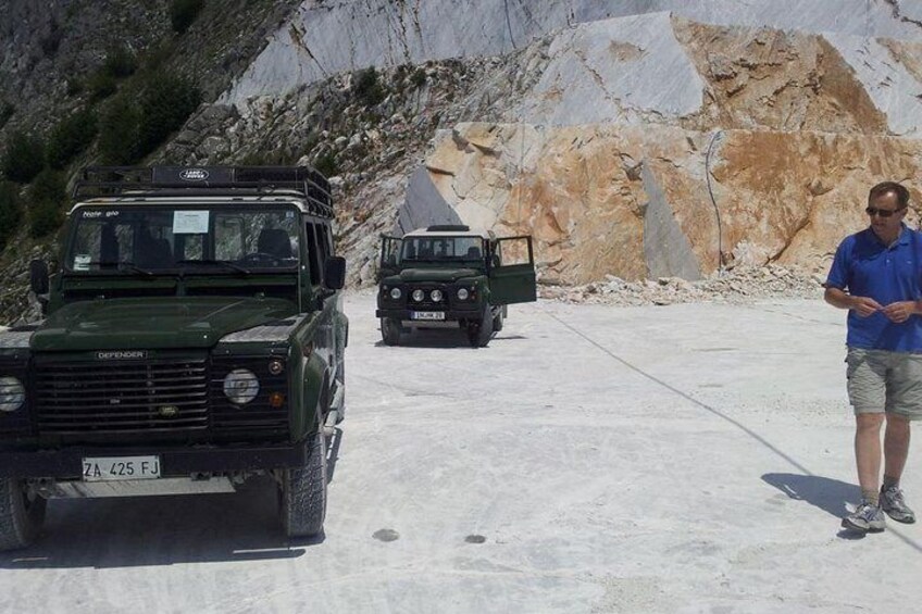 PRIVATE tour in Carrara marble quarries with 4x4 vehicles