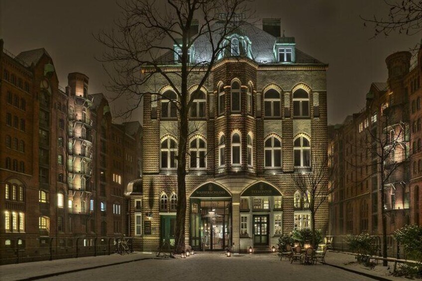 Night watchman tour Hamburg - Deichstrasse & Speicherstadt