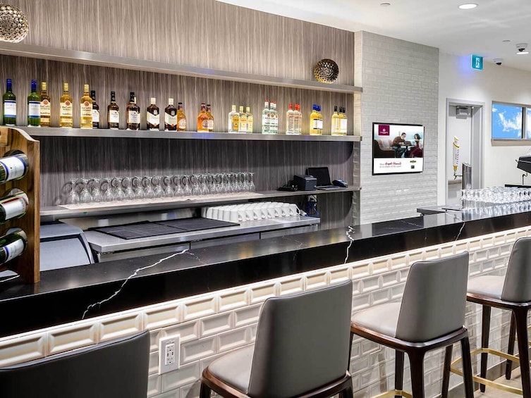 Plaza Premium Lounge at Toronto Pearson International Airport (YYZ)