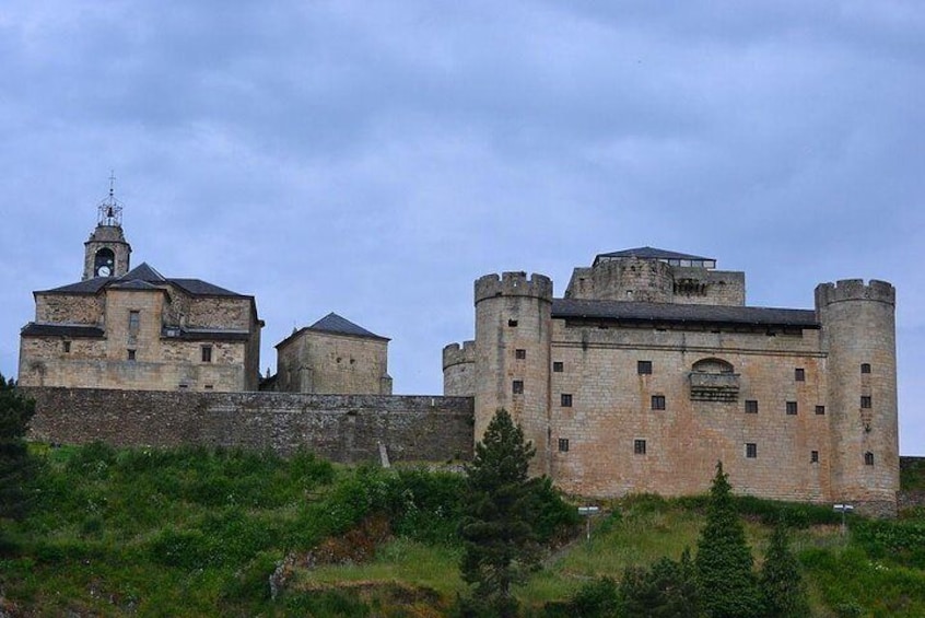 "Camino de Santiago": PORTUGUESE WAY. Private Walking Tour from Tui