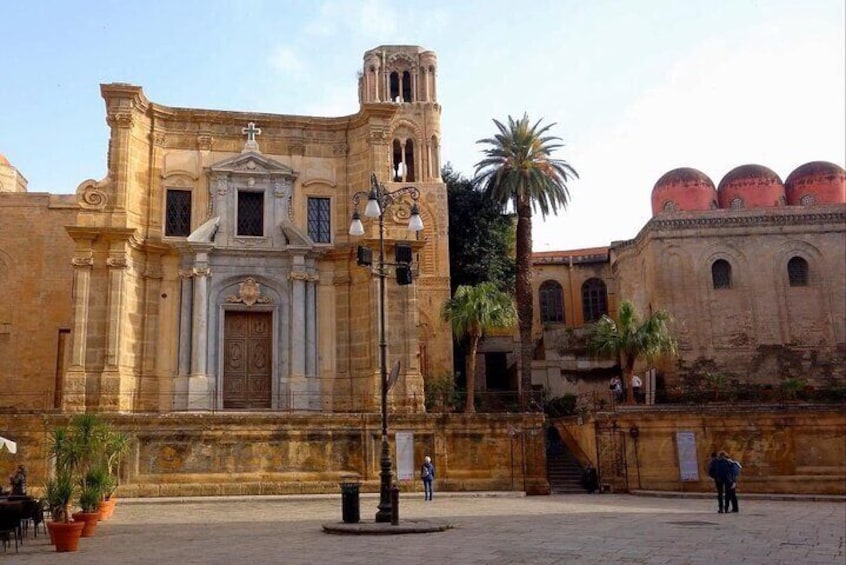 Piazza Bellini, church of Santa Maria dell’Ammiraglio (la Martorana) and church of San Cataldo