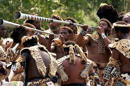 Private Guided Cultural Day Tour of Zulu Village & PheZulu Safari Park